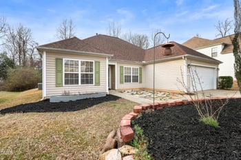 808 Red Oak Tree Dr, Fuquay Varina, NC 27526