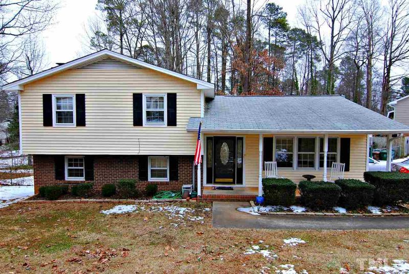 808 Roanoke Dr, Cary, NC 27513