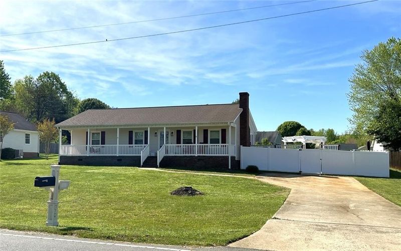 808 E Stagecoach Rd E, Mebane, NC 27302