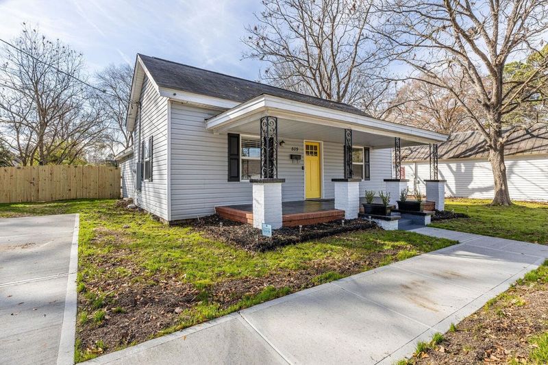 809 W Anderson St, Selma, NC 27576