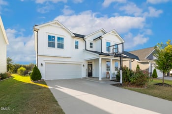 809 Briar Gate Dr, Holly Springs, NC 27540