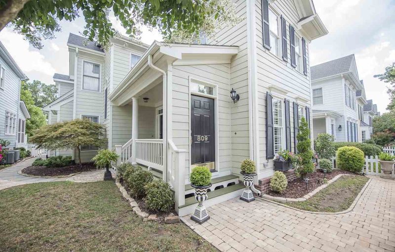 809 Carpenter Town Ln, Cary, NC 27519