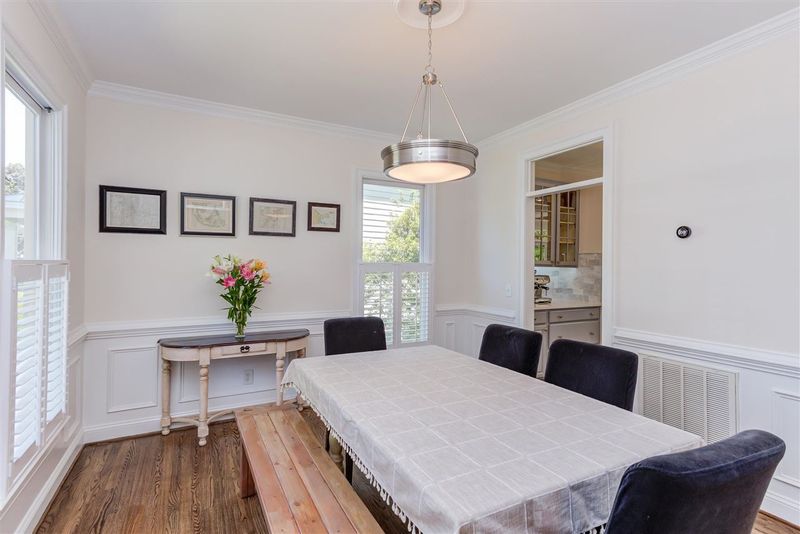 809 Highgrove Dr, Chapel Hill, NC 27516