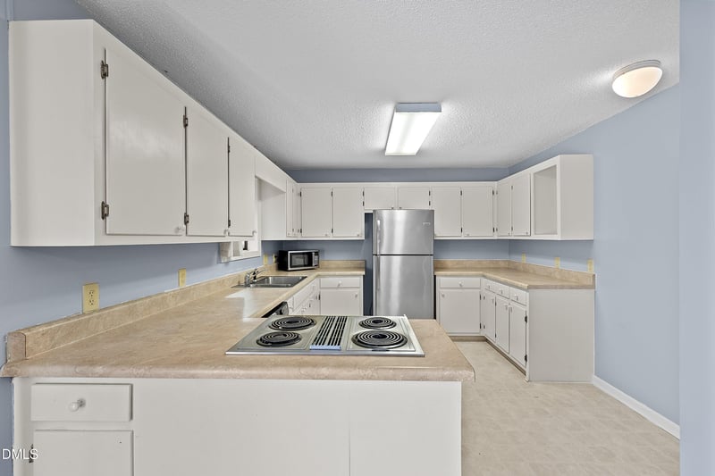 809 Hilltop Cir, Sanford, NC 27332