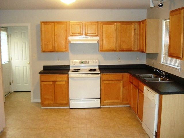 809 Hounds Chase Dr, Durham, NC 27703