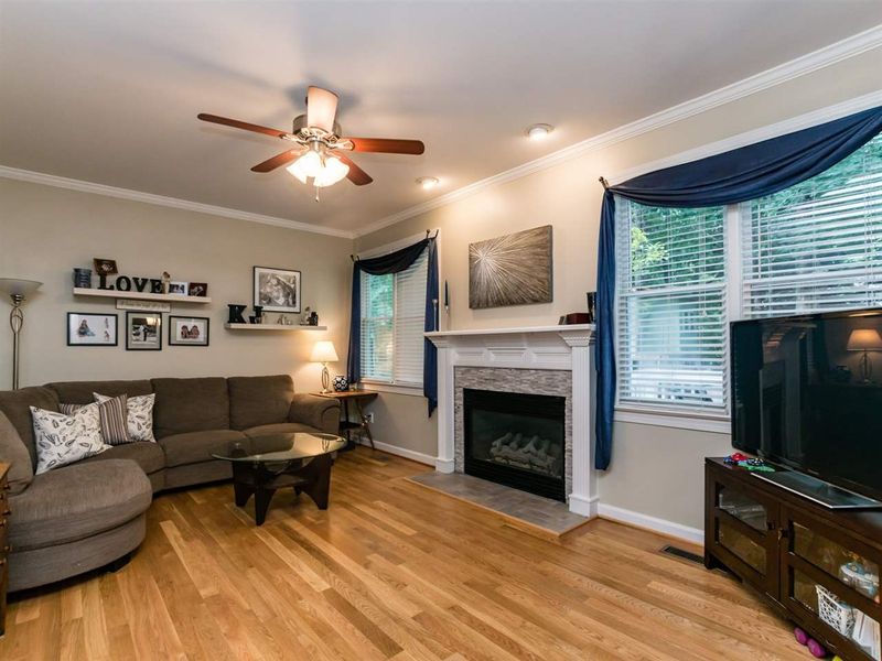 809 Pensby Ct, Holly Springs, NC 27540