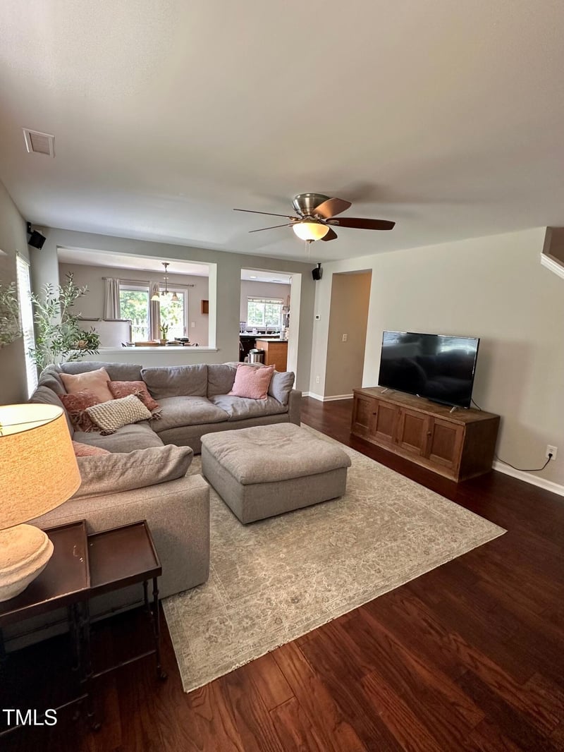 809 Roni Ct, Cary, NC 27519