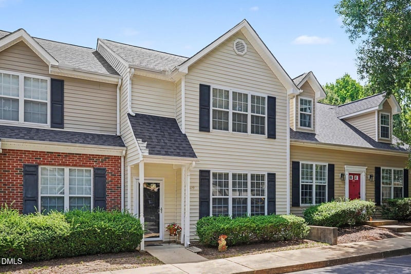 809 Rothshire Ct, Raleigh, NC 27615