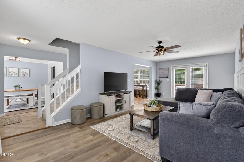 809 Swan Hill Ct, Fuquay Varina, NC 27526