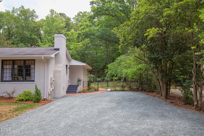 809 Tinkerbell Rd, Chapel Hill, NC 27517