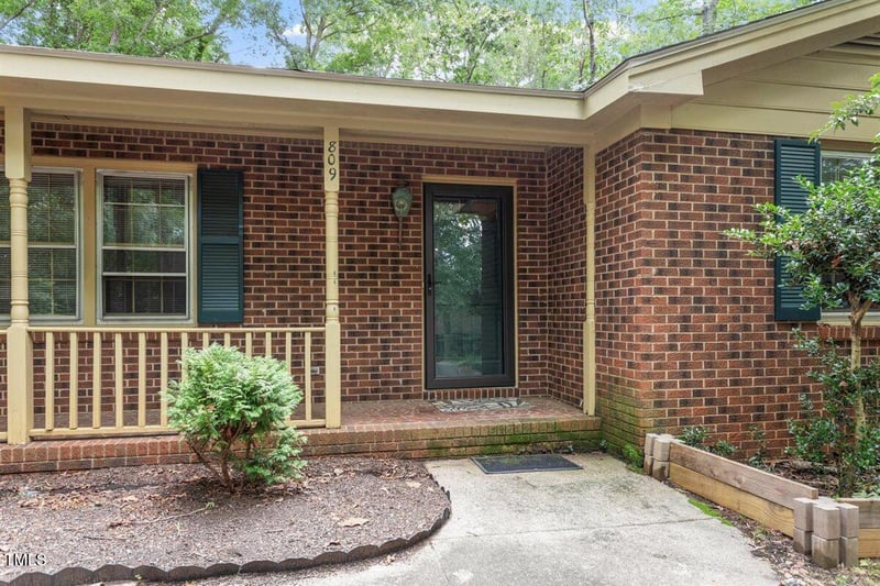 809 Valerie Dr, Raleigh, NC 27606