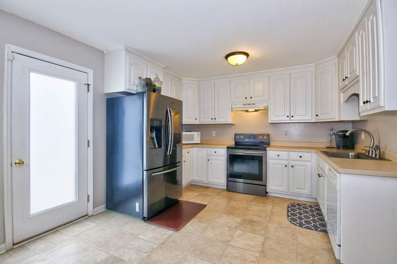 81 Twin Pines Ct, Clayton, NC 27520