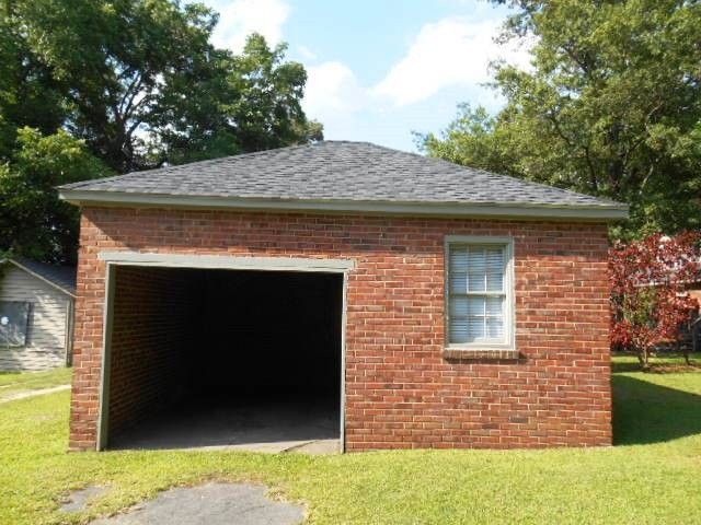 810 S 9th St, Lillington, NC 27546