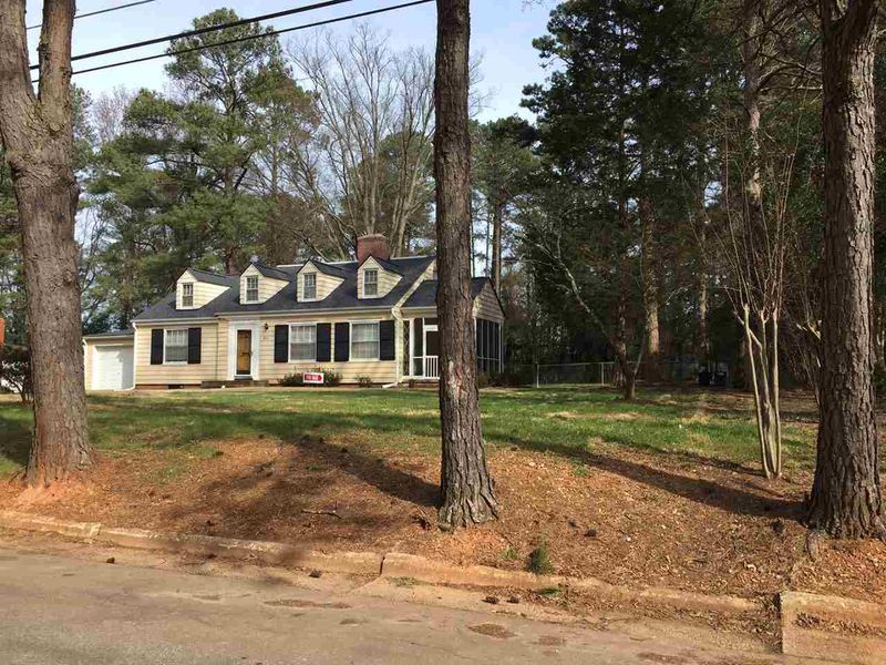 810 Chamberlain St, Raleigh, NC 27607