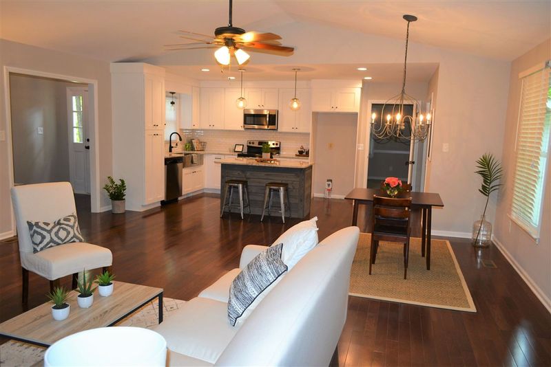 810 NW Maynard Rd, Cary, NC 27513