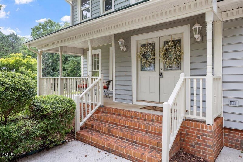 810 Northampton Dr, Cary, NC 27513