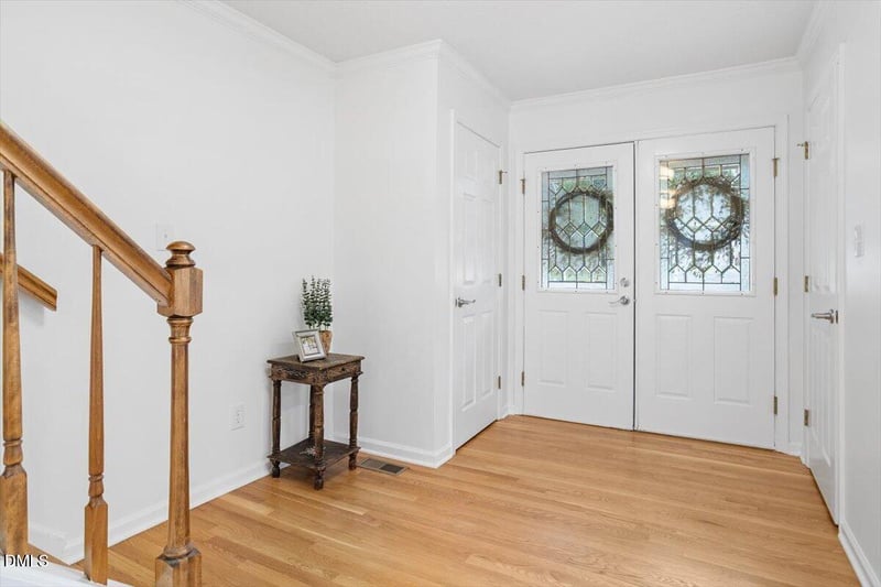 810 Northampton Dr, Cary, NC 27513