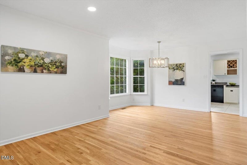 810 Northampton Dr, Cary, NC 27513