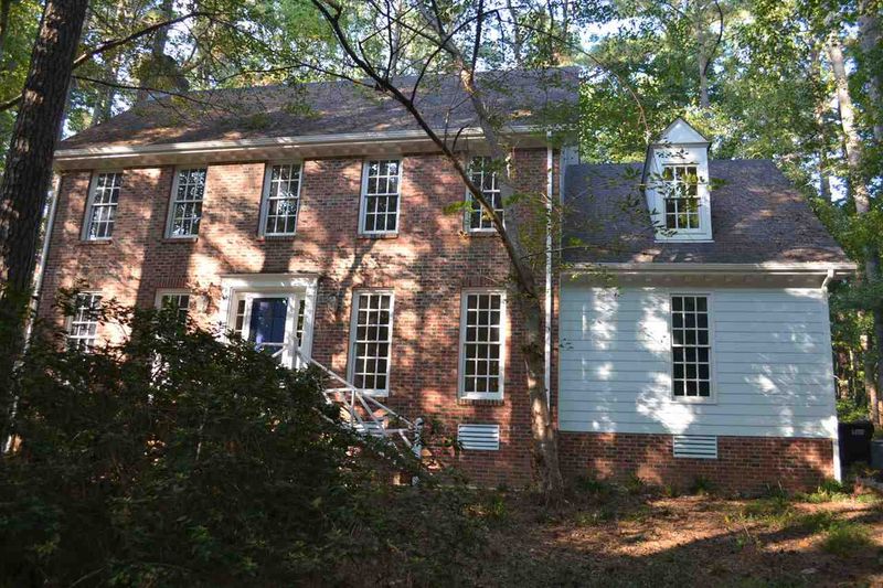 8101 Calais Dr, Raleigh, NC 27613