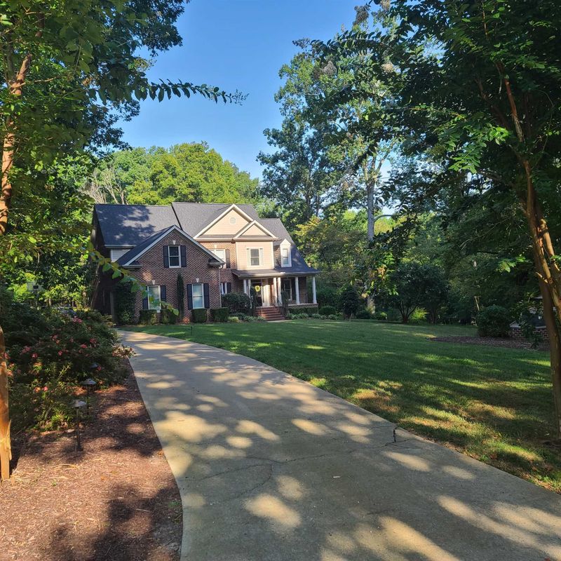 8104 Rolling Hills Dr, Raleigh, NC 27603