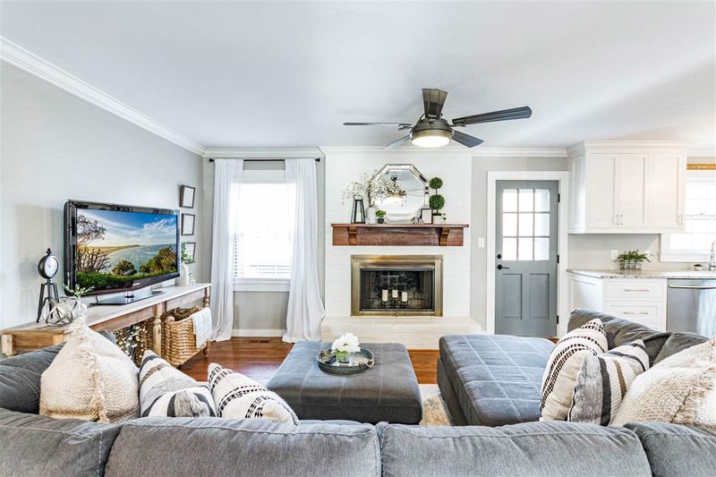 8109 Brently Dr, Apex, NC 27539