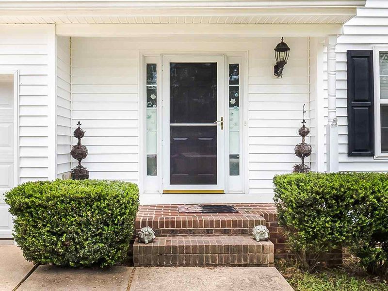 8109 White Star Dr, Fuquay Varina, NC 27526