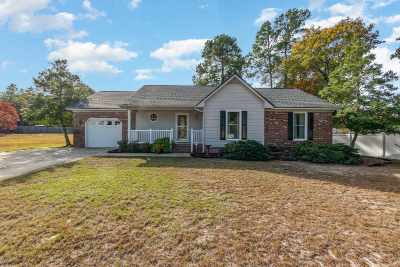 811 Eagle Landing Dr, Hope Mills, NC 28348