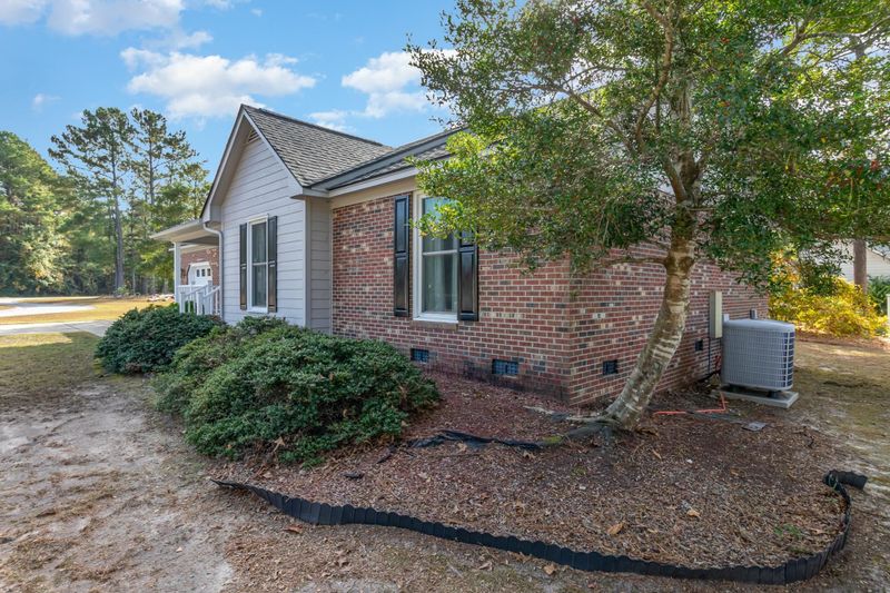 811 Eagle Landing Dr, Hope Mills, NC 28348