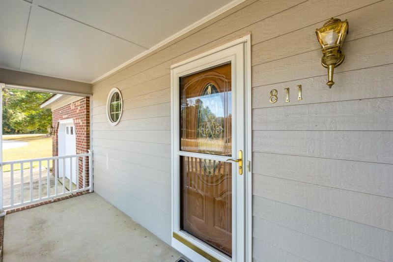811 Eagle Landing Dr, Hope Mills, NC 28348
