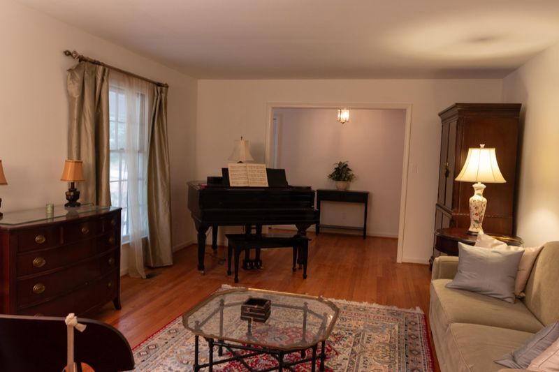 811 Emory Dr, Chapel Hill, NC 27517