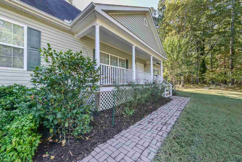 811 Homestead Rd, Chapel Hill, NC 27516
