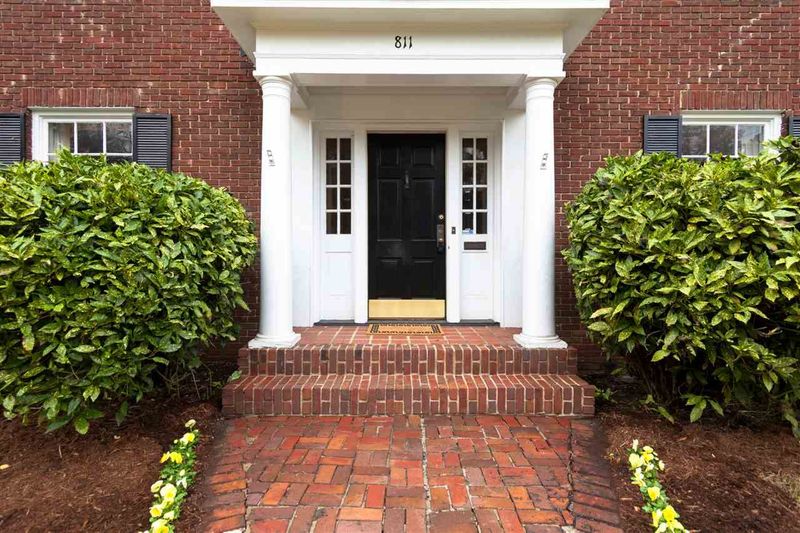811 Mordecai Dr, Raleigh, NC 27604