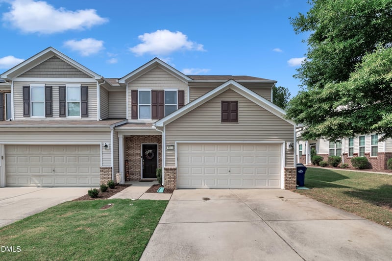 8111 Yaxley Hall Dr, Raleigh, NC 27616