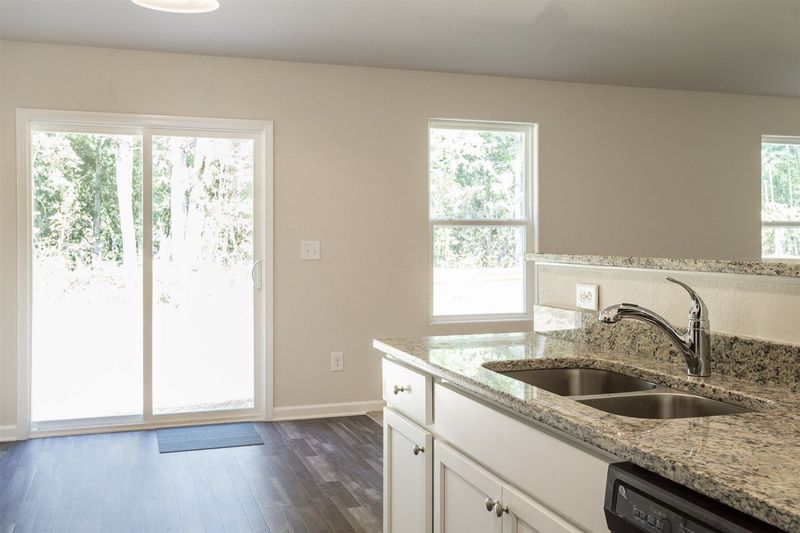812 Avery Pond Dr, Fuquay Varina, NC 27526
