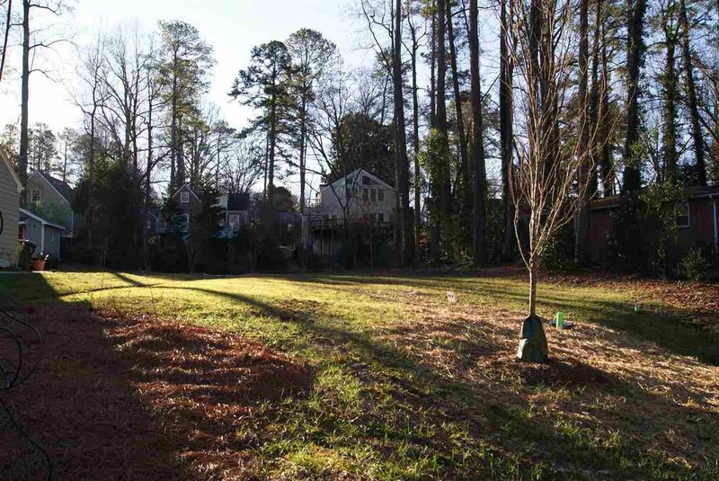 812 Fairall Dr, Raleigh, NC 27607