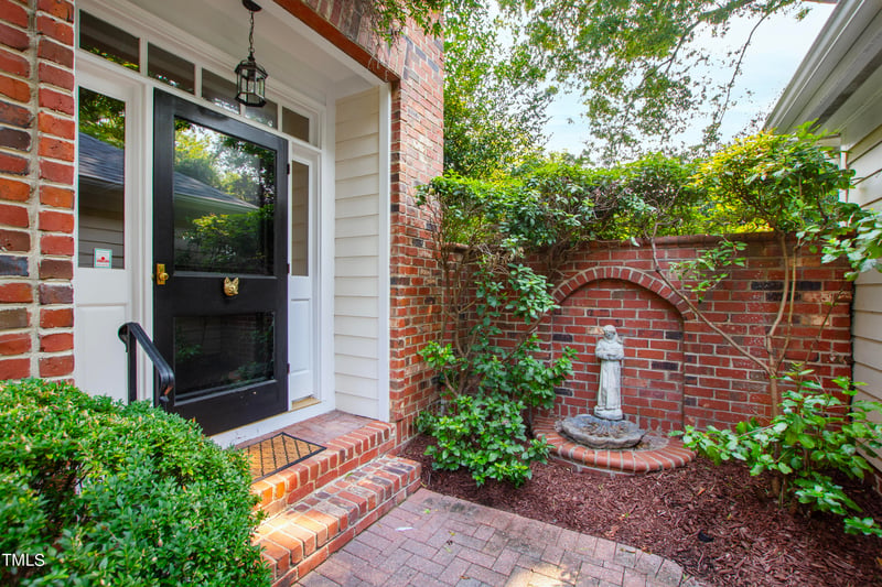 812 Gaston Wood Ct, Raleigh, NC 27605