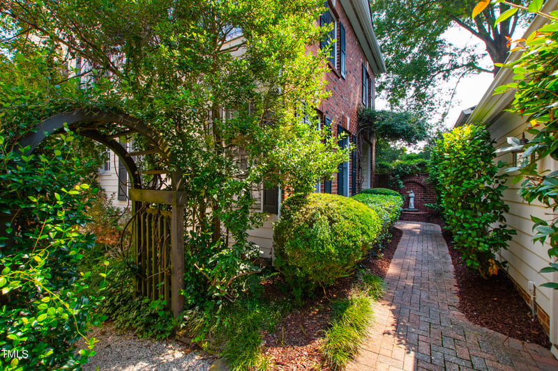 812 Gaston Wood Ct, Raleigh, NC 27605