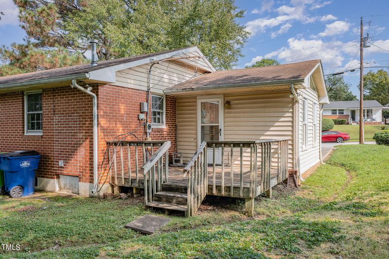 812 Hadley Rd, Raleigh, NC 27610