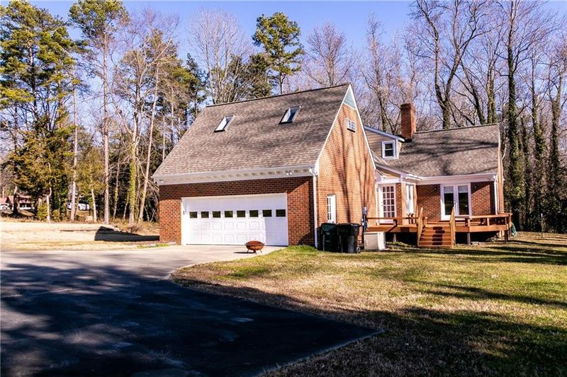 812 Kimberly Rd, Burlington, NC 27215