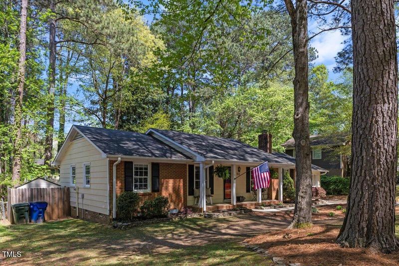 812 Northclift Dr, Raleigh, NC 27609