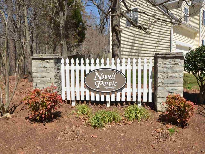 812 Nowell Ridge Rd, Raleigh, NC 27607