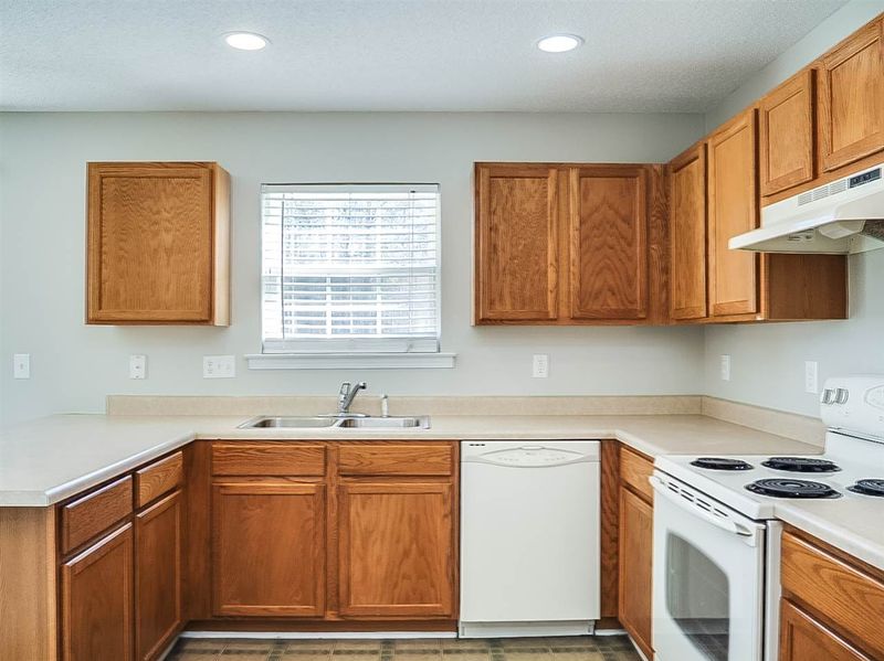 812 Pebblestone Dr, Durham, NC 27703