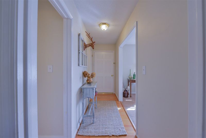 812 Pineland Dr, Cary, NC 27511