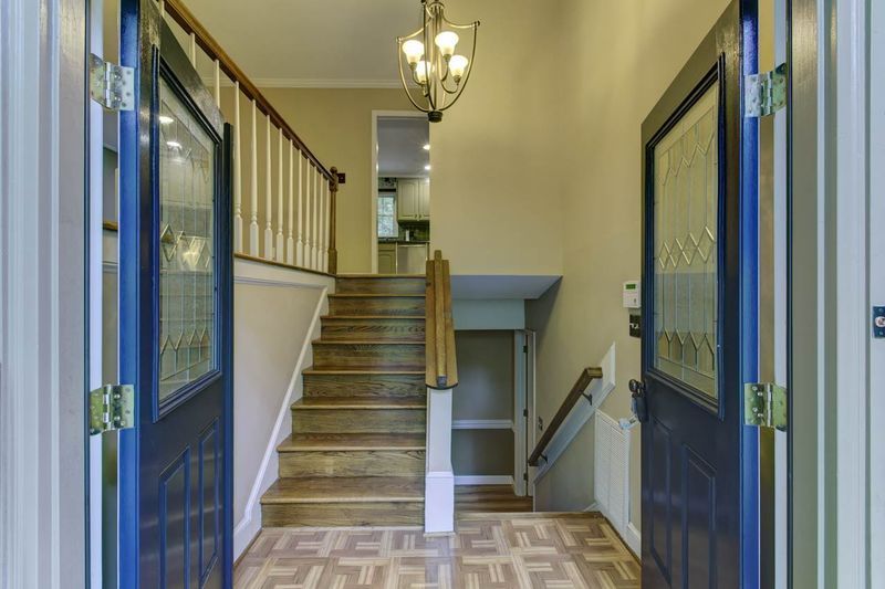 812 Roanoke Dr, Cary, NC 27513