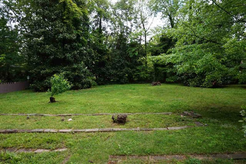 812 Runnymede Rd, Raleigh, NC 27607