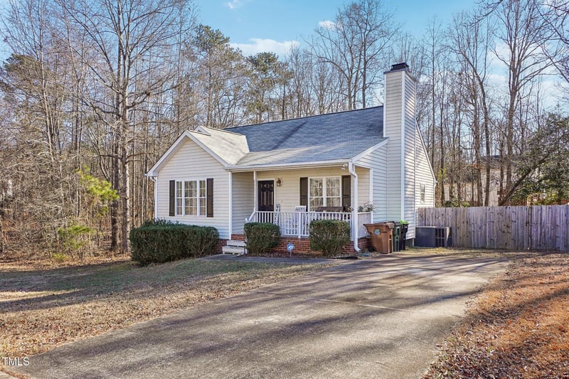 812 Stinson Ave, Holly Springs, NC 27540