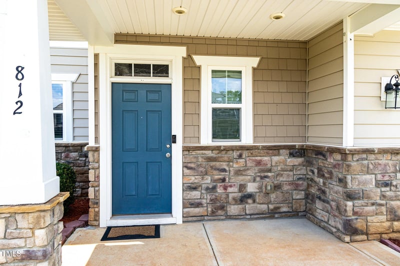 812 Teal Lake Dr, Holly Springs, NC 27540