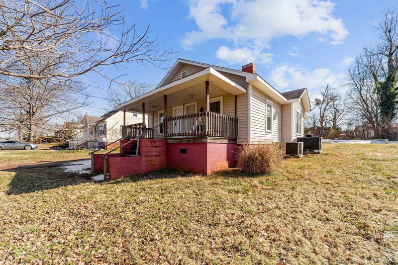 812 Tucker St, Burlington, NC 27215