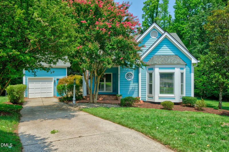 8121 Bluffridge Dr, Raleigh, NC 27615