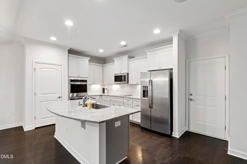 8121 Fieldcrest Ln, Fuquay Varina, NC 27526